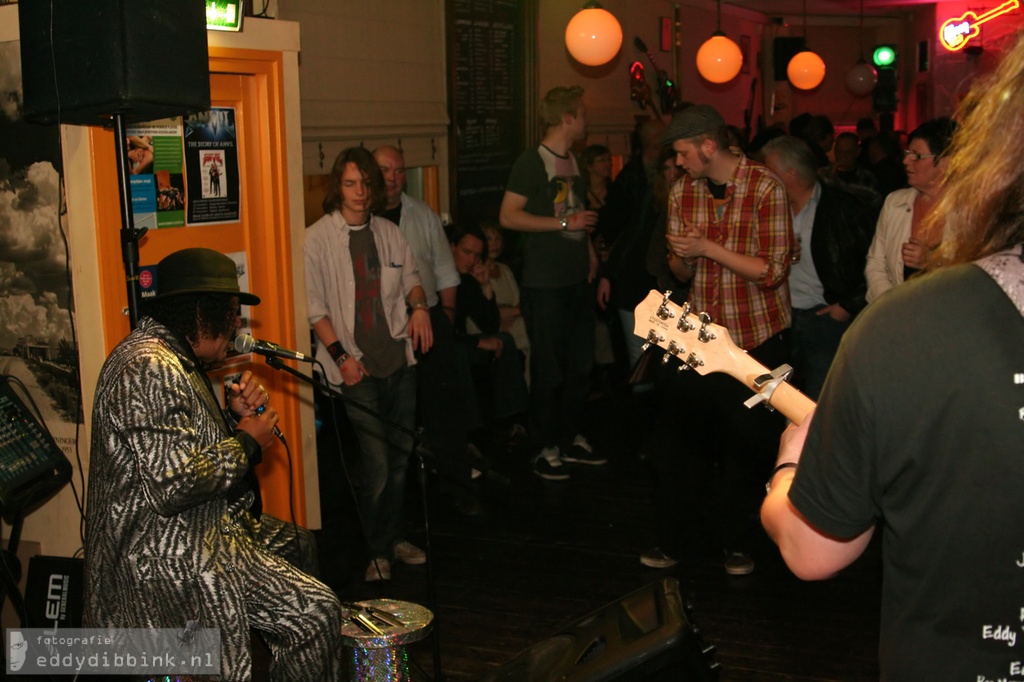 Boo Boo Davis - 2009-11-20 Crossroads, Deventer - by Eddy Dibbink - 010